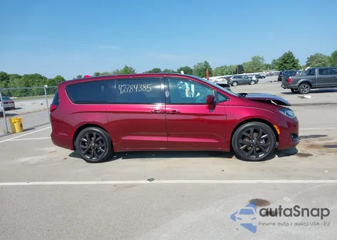 2019 Chrysler Pacifica Touring Plus из США, поврежденный, VIN 2C4RC1FGXKR746862